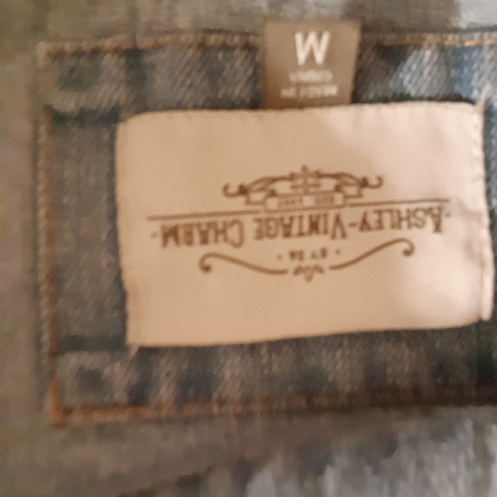Jean jacket - Picture 2 of 3